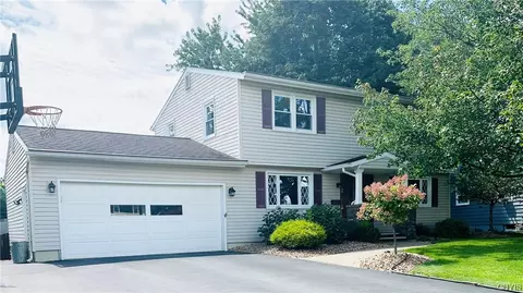 404 Kimberly Dr E, Geddes, NY 13219