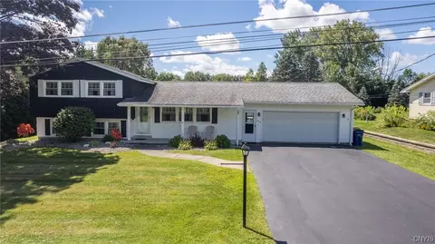 7609 Merritt Dr, Lysander, NY 13027