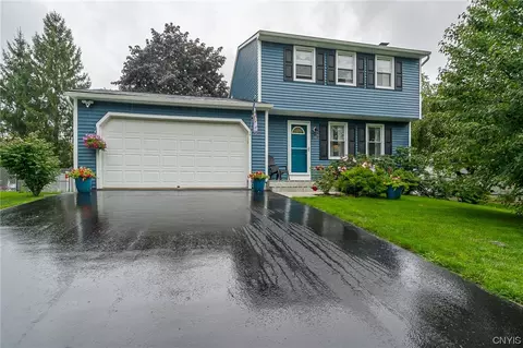 8421 Sextant Dr, Baldwinsville, NY 13027