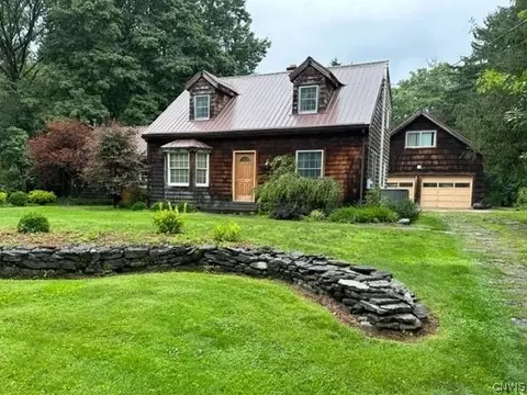 208 Churchill Ln, Fayetteville, NY 13066