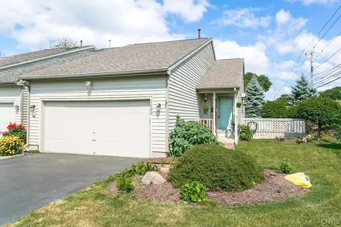 1100 Fern Hollow Dr, Salina, NY 13088