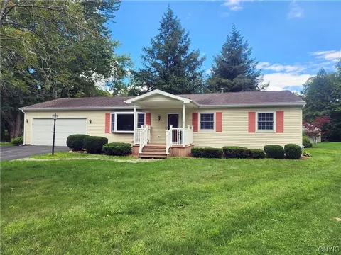 3 Edgewood Ct, Lysander, NY 13027