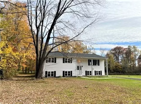 72 Marsden Rd, Bernhards Bay, NY 13028