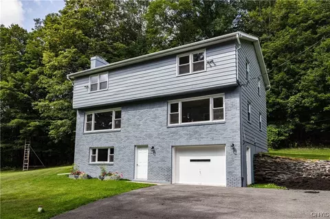 2733 W Lake Rd, Cazenovia, NY 13035