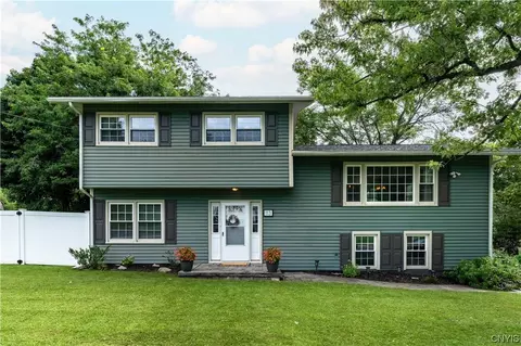 113 Haverhill Dr, Syracuse, NY 13214
