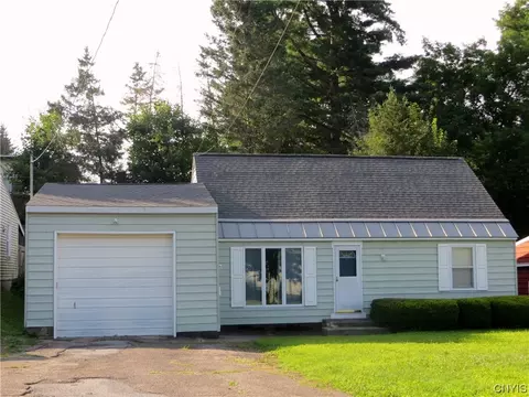 975 Cayuga St, Fulton, NY 13069