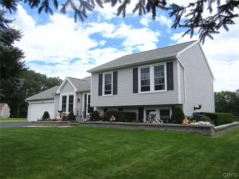 9512 Glengarriff Dr, Brewerton, NY 13029