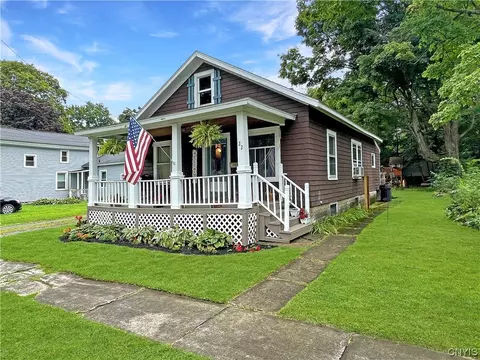 22 Mechanic St, Schroeppel, NY 13135