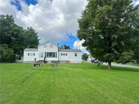 502 Lakeview Dr, Dexter, NY 13634