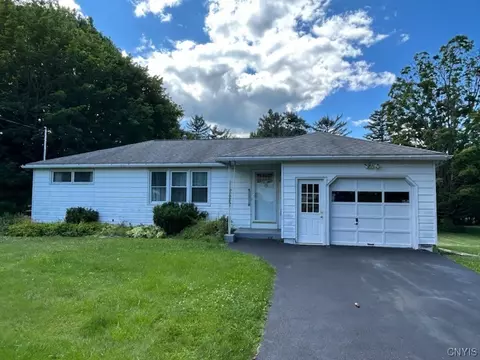 17 Colony Cir, Camillus, NY 13031