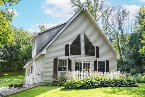 3462 Collins Rd, Onondaga, NY 13215