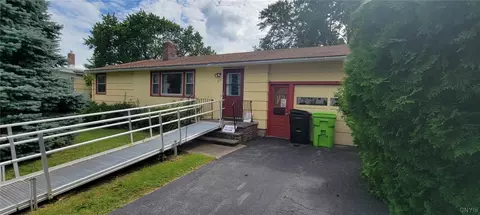213 Bartlett Ave, Salina, NY 13088