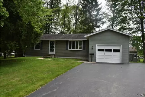 110 Teakwood Ln, Minoa, NY 13116