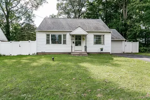 227 Carlton Dr, Salina, NY 13212
