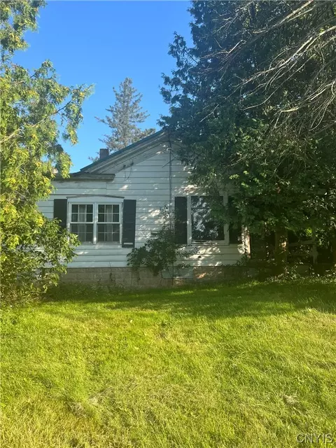 5516 West Rd, Stockbridge, NY 13409