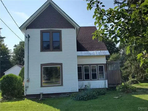 32 Salina St, Lacona, NY 13083