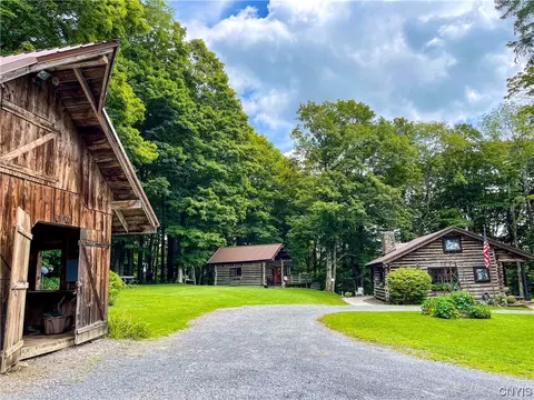 7807 Bonney Hill Rd, Hubbardsville, NY 13355