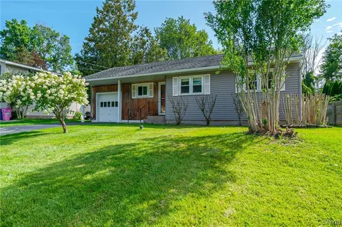 12 Gettman Dr, Lysander, NY 13027