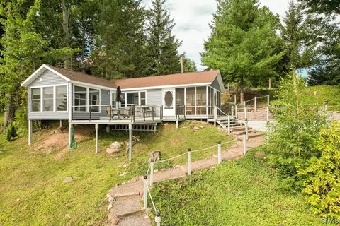 14646 Ingersoll Rd, Sterling, NY 13156
