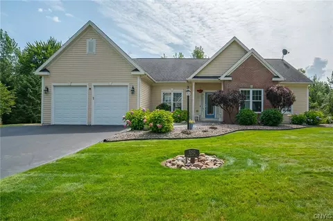 3292 Oak Brook Rd, Lysander, NY 13027