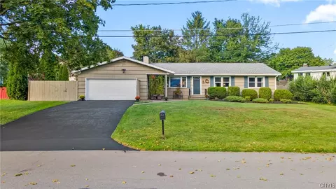 102 Kenny St, Fayetteville, NY 13066