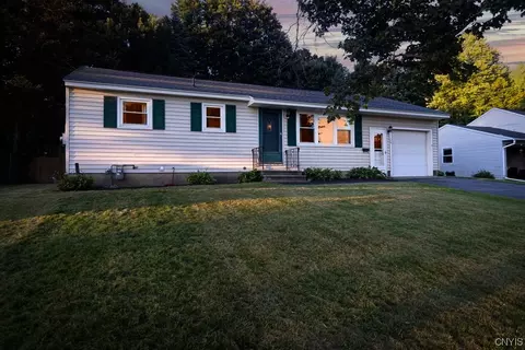 174 Deerfield Dr W, Utica, NY 13502