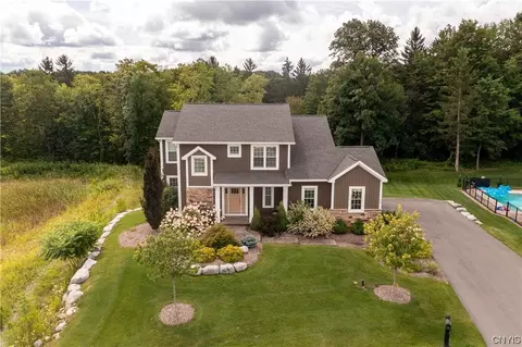 5896 Powder Horn Ln, Onondaga, NY 13078