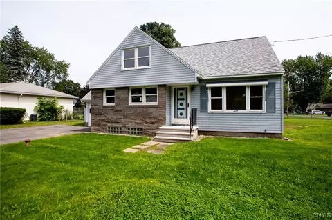 607 Forest Dr, Syracuse, NY 13212