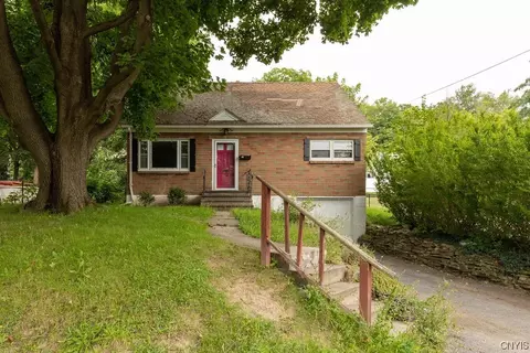 133 Monticello Dr S, Syracuse, NY 13205