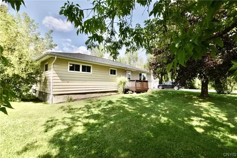 7887 Kneeskern Rd, Bridgeport, NY 13030