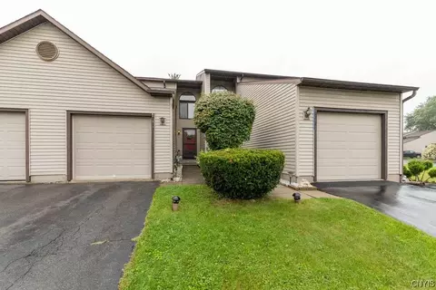 8457 Bubbling Springs Dr, Baldwinsville, NY 13027