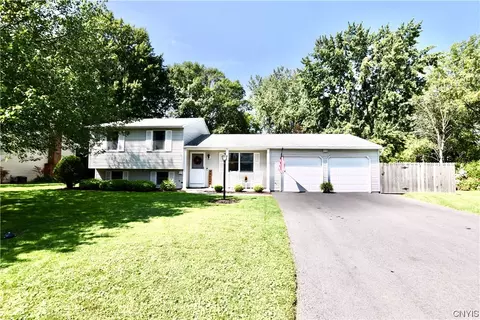 7801 Braniff Cir, Cicero, NY 13039