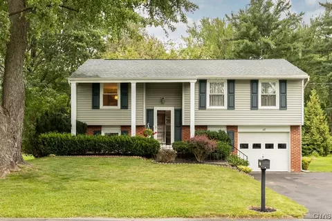 118 Stillwater Dr, East Syracuse, NY 13057