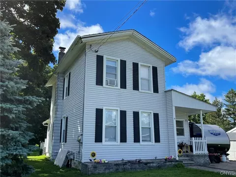 31 Pine St, Pulaski, NY 13142