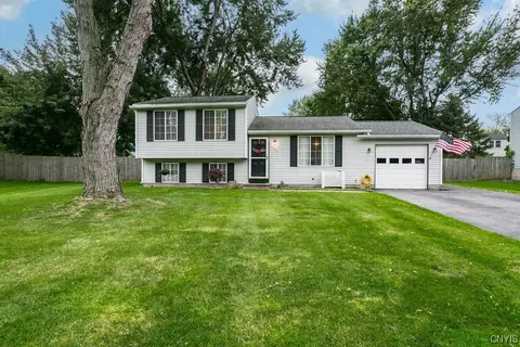 102 Seabreeze Dr, Salina, NY 13090