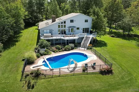 7091 Henderson Rd, Jamesville, NY 13078