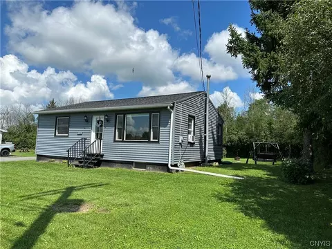 7236 N Division Street Rd, Throop, NY 13021