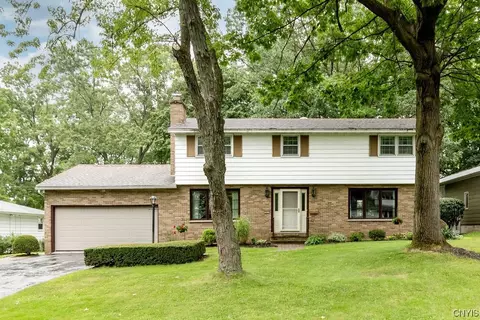 215 Oakridge Ter, Salina, NY 13088