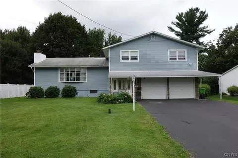 108 Colony Park Dr, Salina, NY 13088