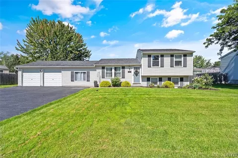 8070 Evesborough Dr, Clay, NY 13041