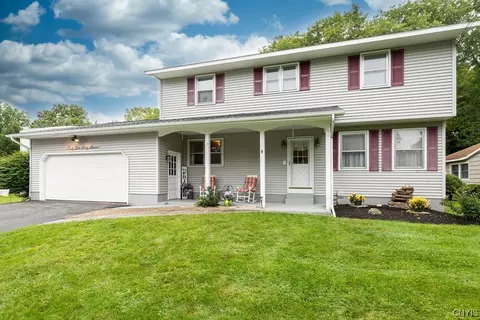 4567 Meadowridge Rd, Manlius, NY 13104