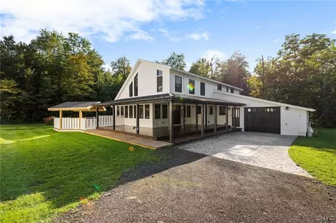 50 Colosimo Dr, Volney, NY 13069
