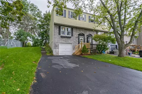 8398 Shallowcreek Rd, Liverpool, NY 13090