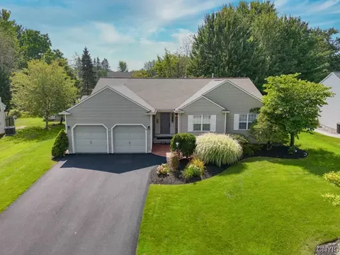 6282 Farmview Ln, Cicero, NY 13039