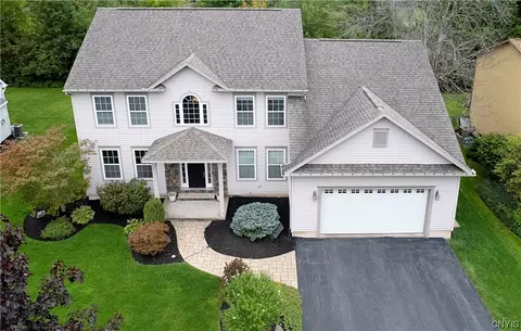 8870 Lombardi Dr, Cicero, NY 13039