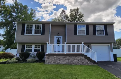 8087 Pickett Ln, Cicero, NY 13039