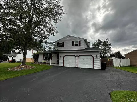 5385 Amalfi Dr, Clay, NY 13041