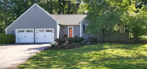 3913 Cloverfield Cir, Salina, NY 13090
