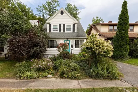 271 Genesee Park Dr, Syracuse, NY 13224