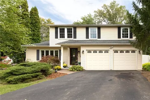 6041 Jerusalem Dr, Cicero, NY 13039